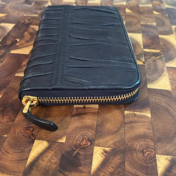 Authentic Prada wallet - Picture 3 of 8